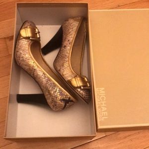 Michael Kora Snake skin leather pumps